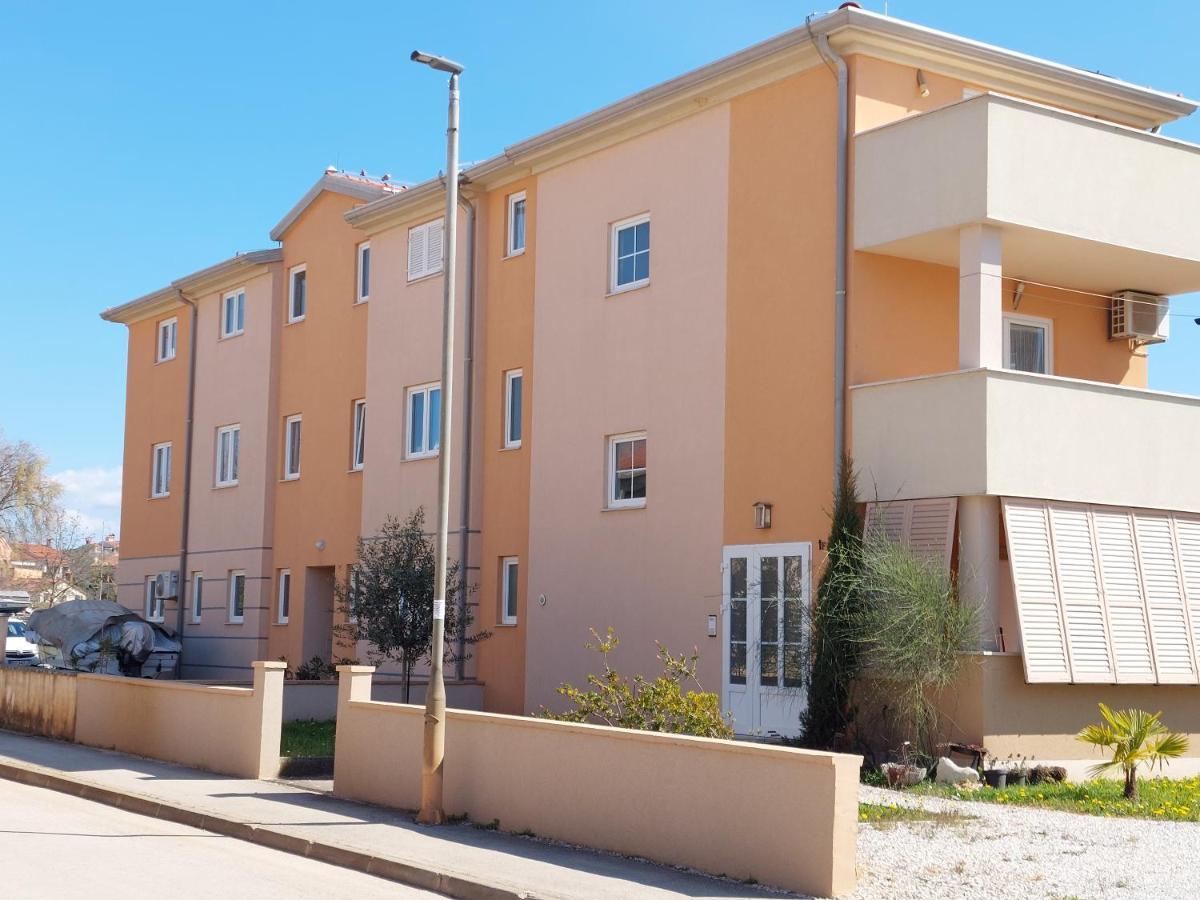 Apartment Julia Funtana Kültér fotó